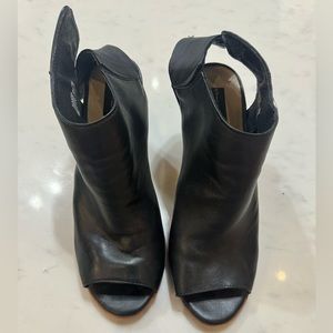 Women’s size 9 Steven  by Steve Madden soft leather heels